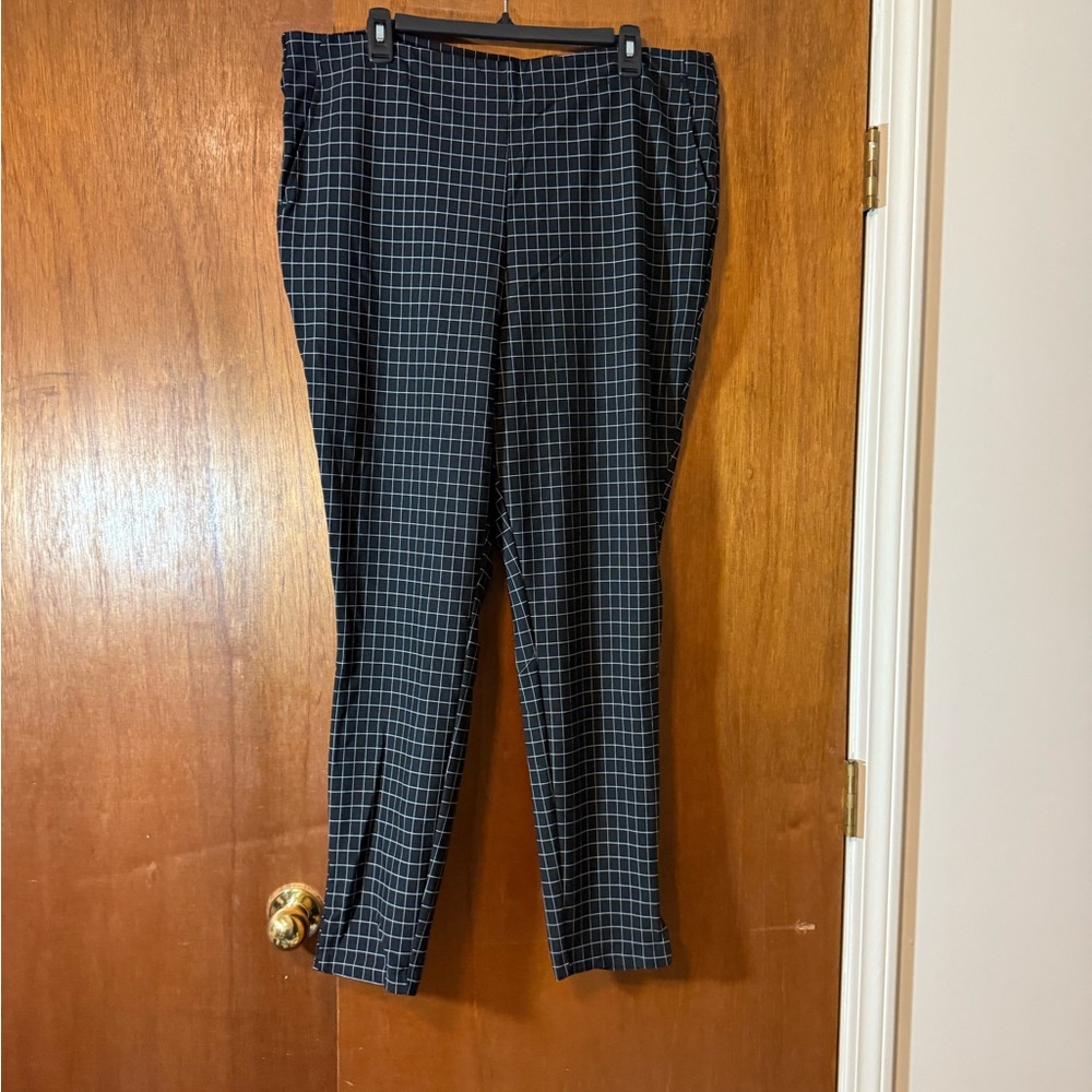 🐠 HUE Navy Checkered Dress Pants